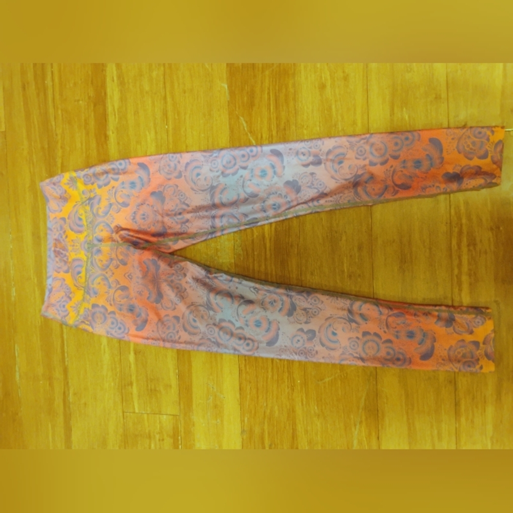 Sabine Satie yoga leggings